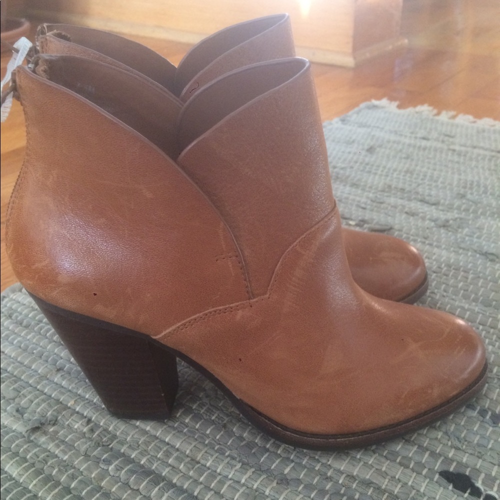 Gianni Bini booties
